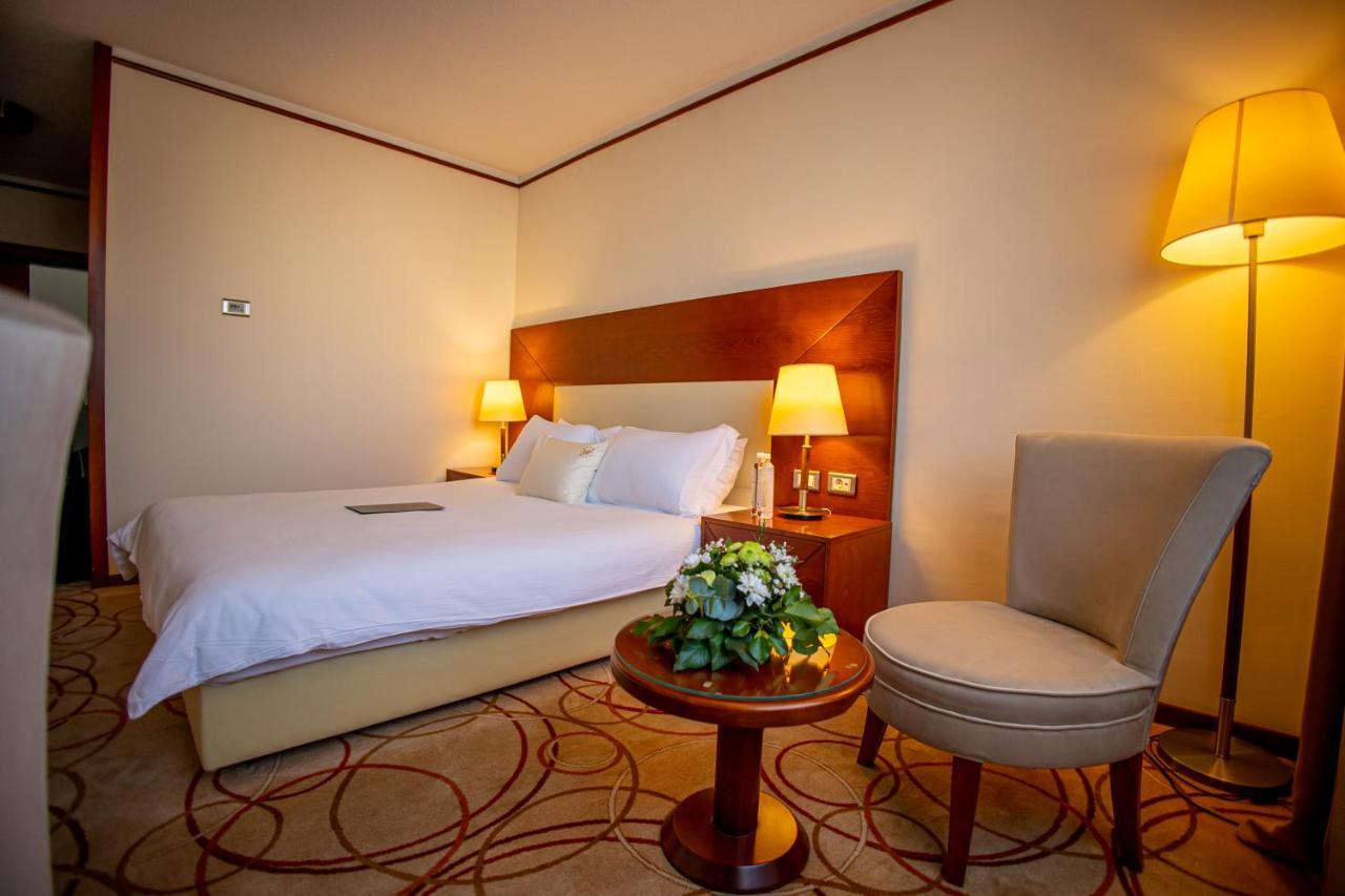 Grand Hotel トゥズラ エクステリア 写真